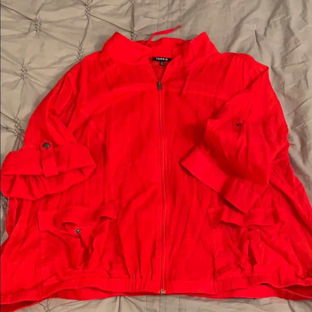 Light weight, 3/4 length sleeve jacket